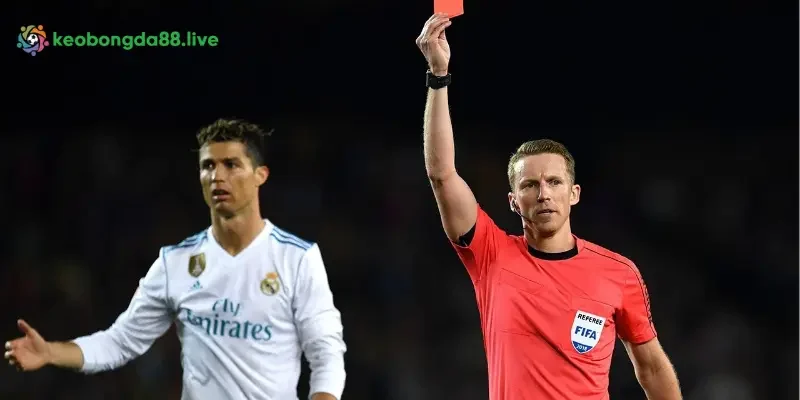 Ý nghĩa thẻ vàng và thẻ đỏ khác nhau thế nào